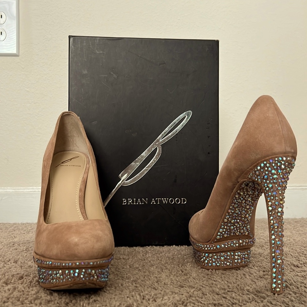Tan suede platform pumps